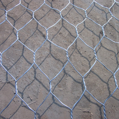 Hoge treksterkte 3,4 mm gegalvaniseerd gabion zeshoekig gaas voor rivier oever bescherming