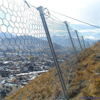 Gegalvaniseerde 4 mm draad 10 * 5 m Ronde gaas Rockfall Barrier Net